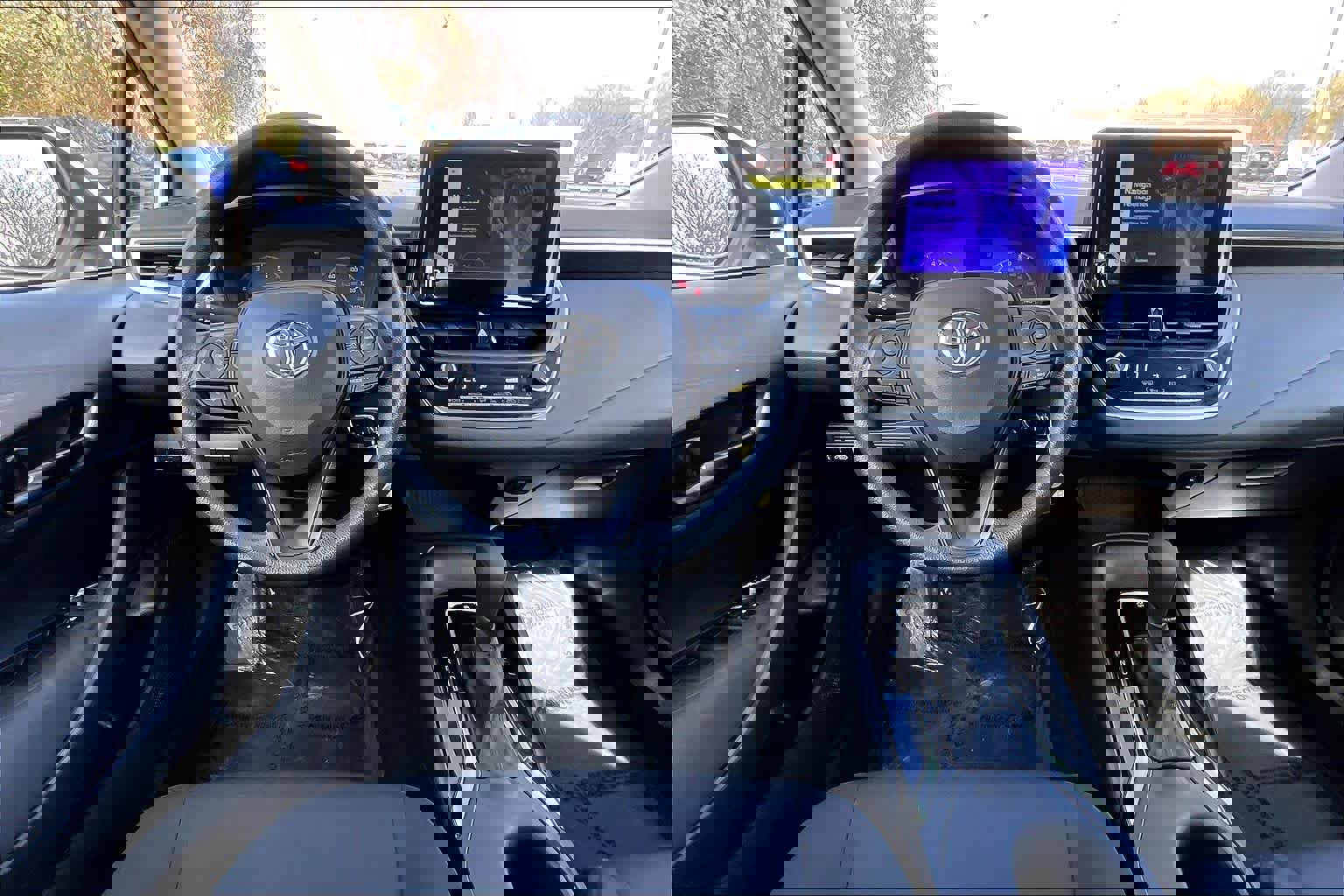 Used 2023 Toyota Corolla LE image 6