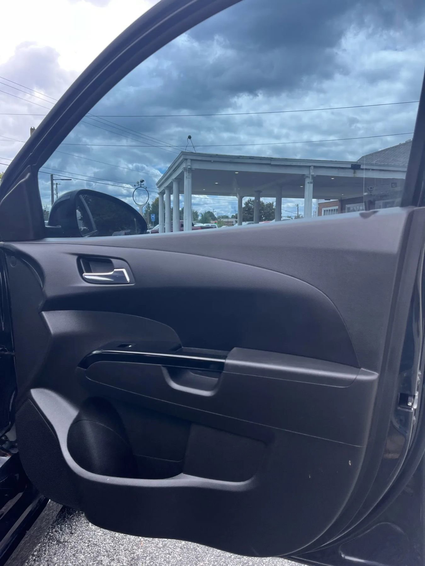 Used 2018 Chevrolet Sonic LT w/ Convenience Package image 24