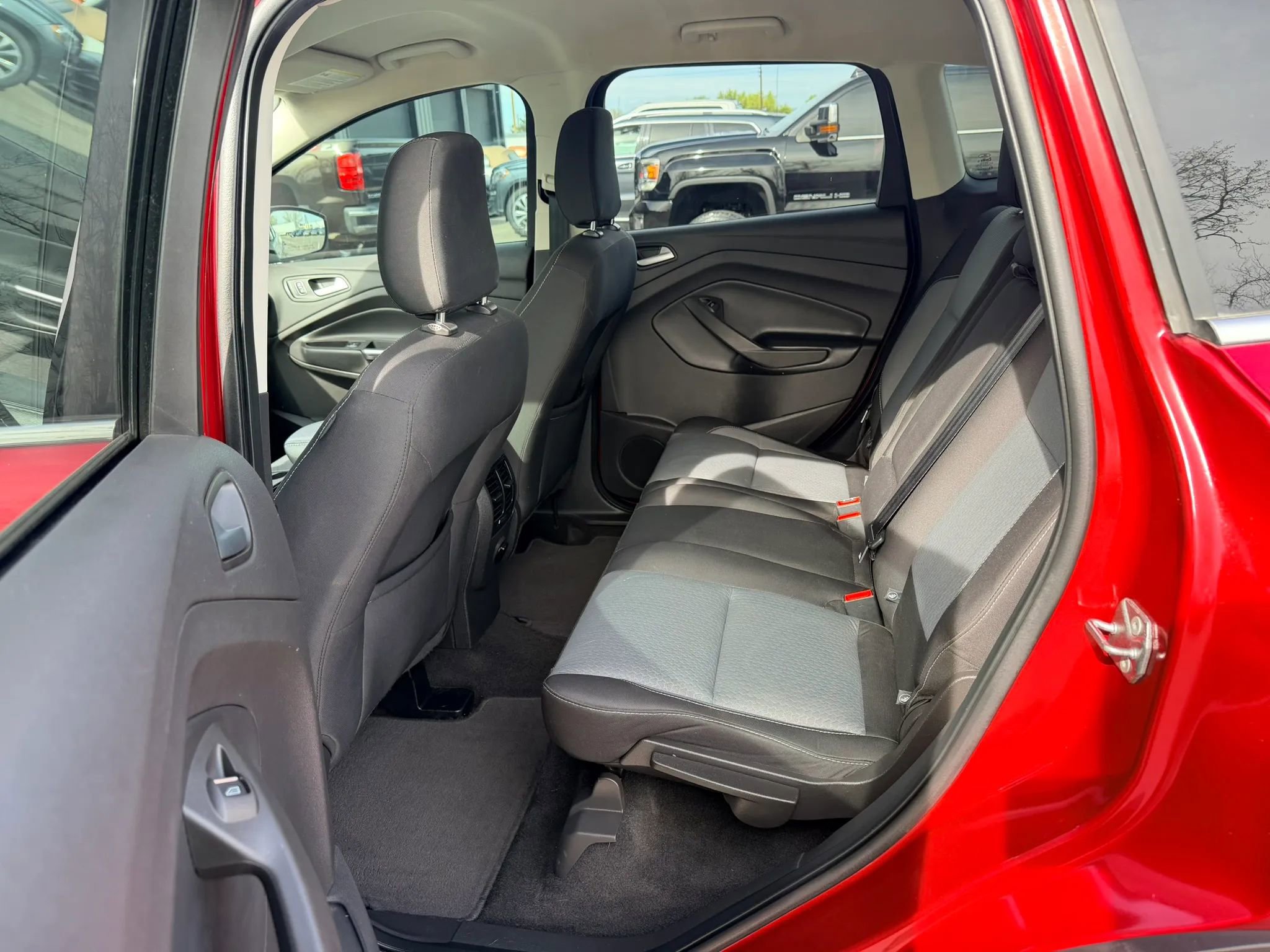 Used 2019 Ford Escape SE image 15