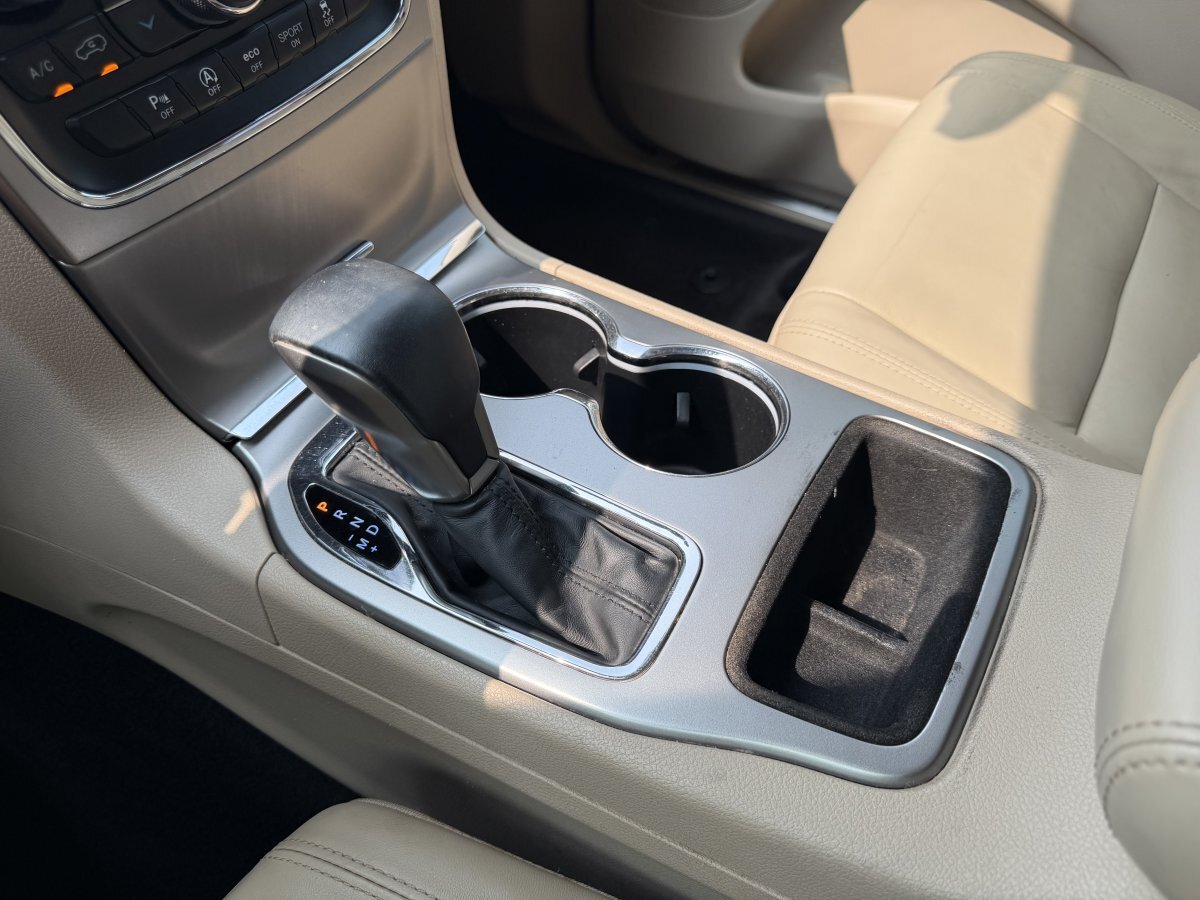 Used 2018 Jeep Grand Cherokee Limited RWD image 29