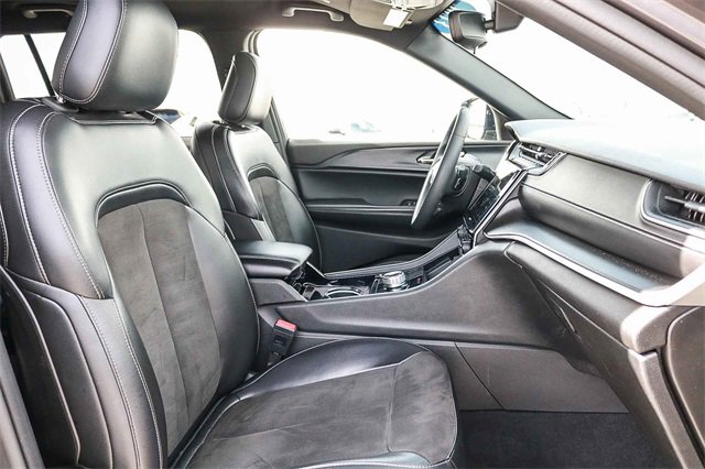 Used 2023 Jeep Grand Cherokee L Laredo image 18