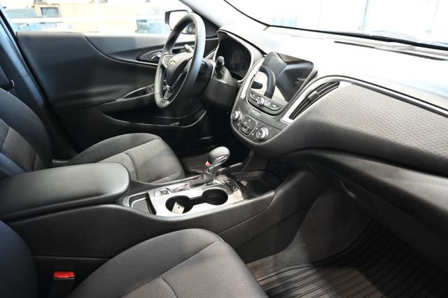 Used 2024 Chevrolet Malibu RS FWD image 13