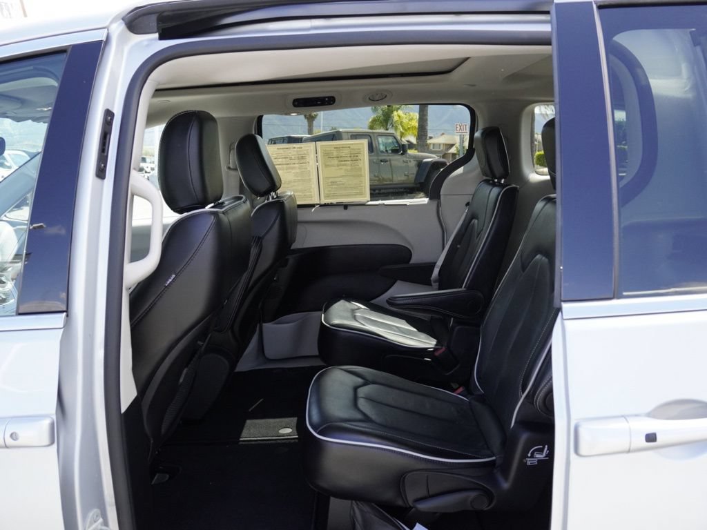 Used 2024 Chrysler Pacifica Limited FWD image 22