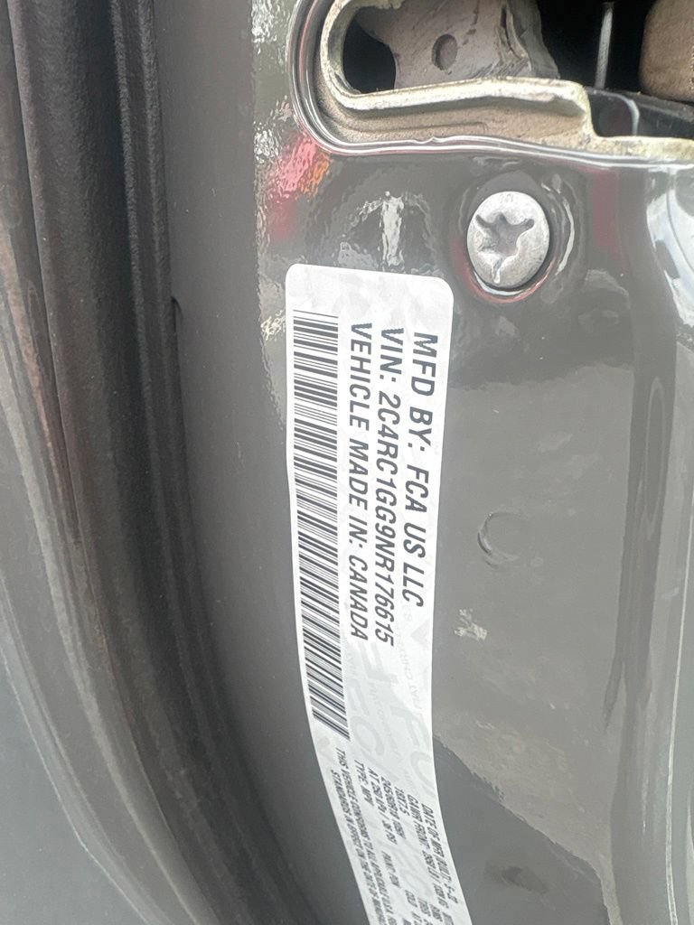 Used 2022 Chrysler Pacifica Limited FWD image 4