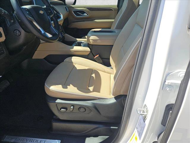 Used 2024 Chevrolet Suburban Premier w/ Premium Package RWD image 15