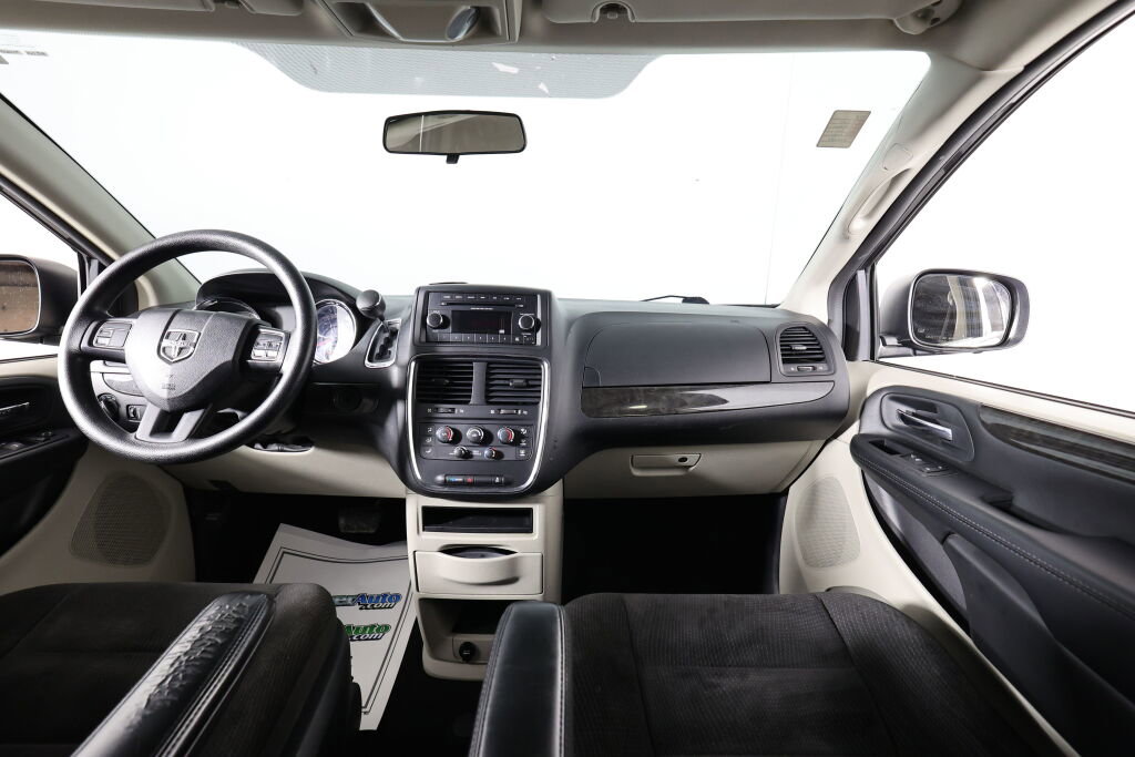 Used 2017 Dodge Grand Caravan SE image 27