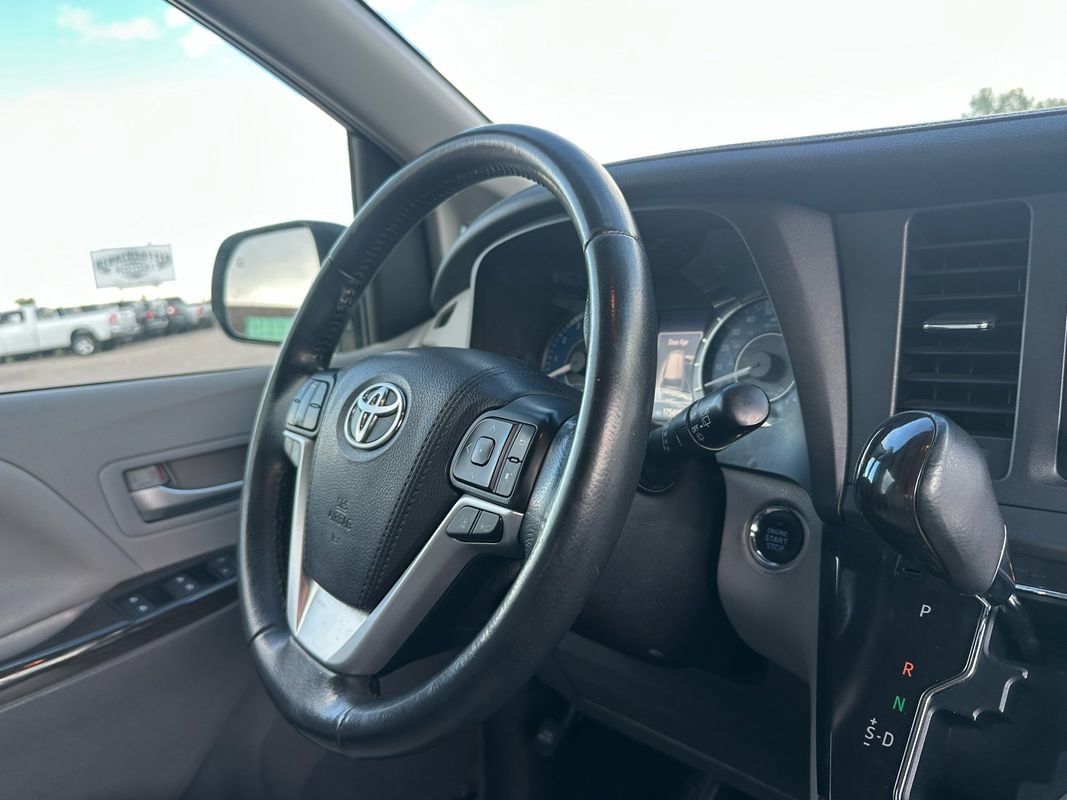 Used 2018 Toyota Sienna XLE w/ XLE Navigation Package AWD/4WD image 18