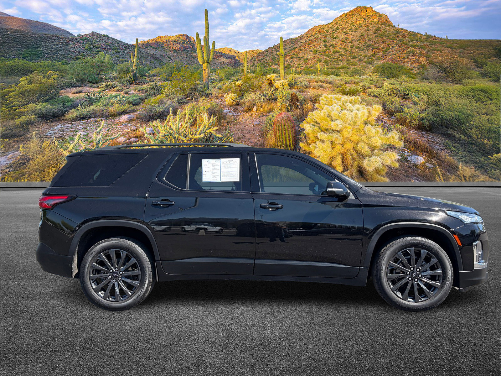 Used 2023 Chevrolet Traverse RS image 3