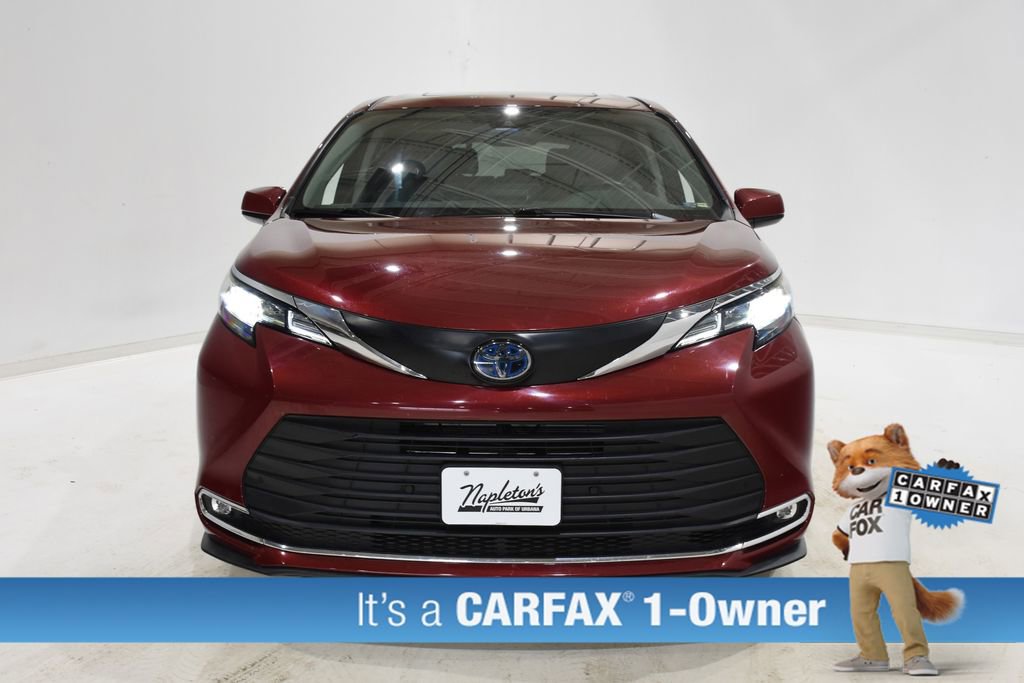 Used 2023 Toyota Sienna XLE image 3