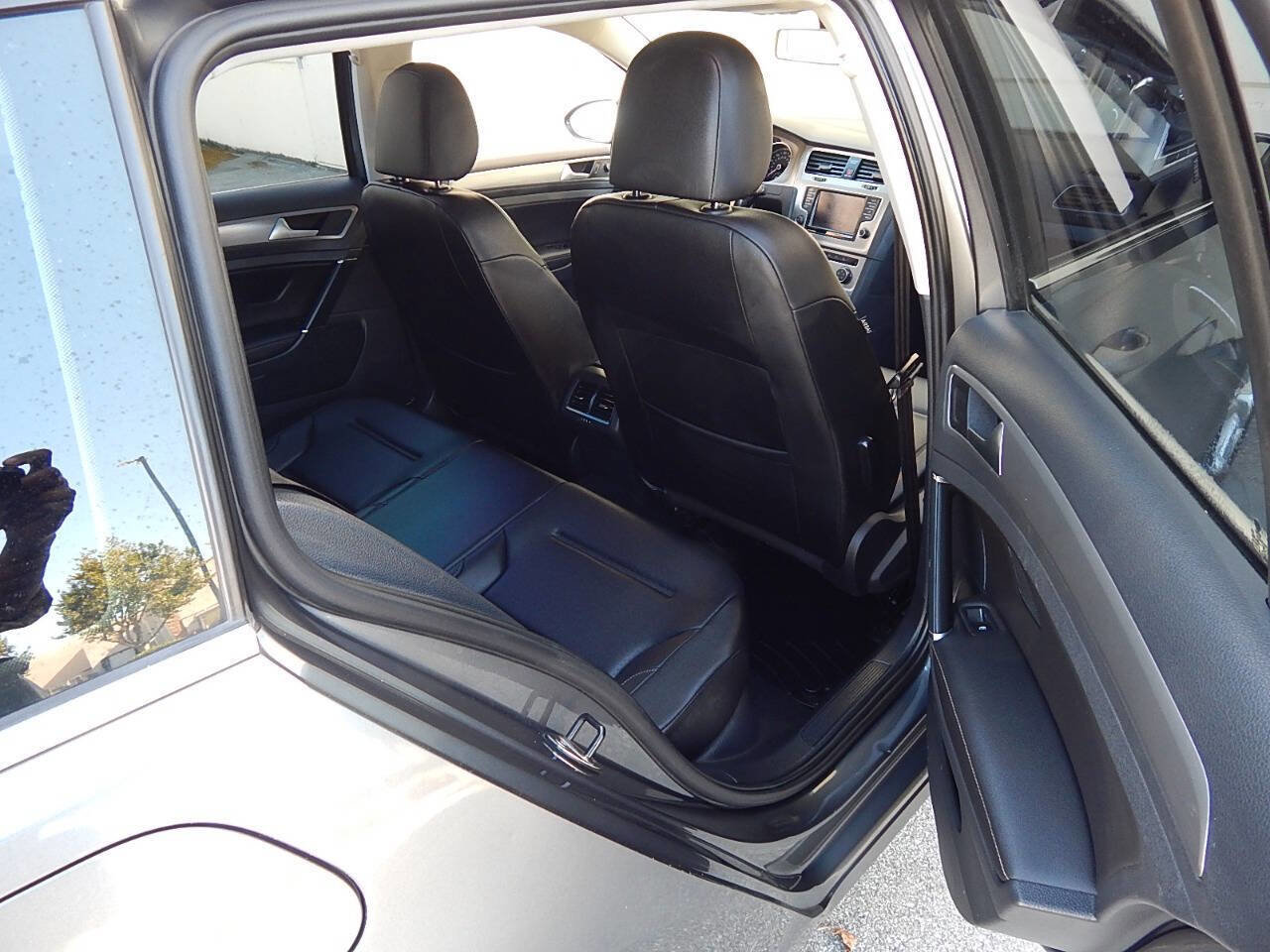 Used 2017 Volkswagen Golf SE FWD image 19