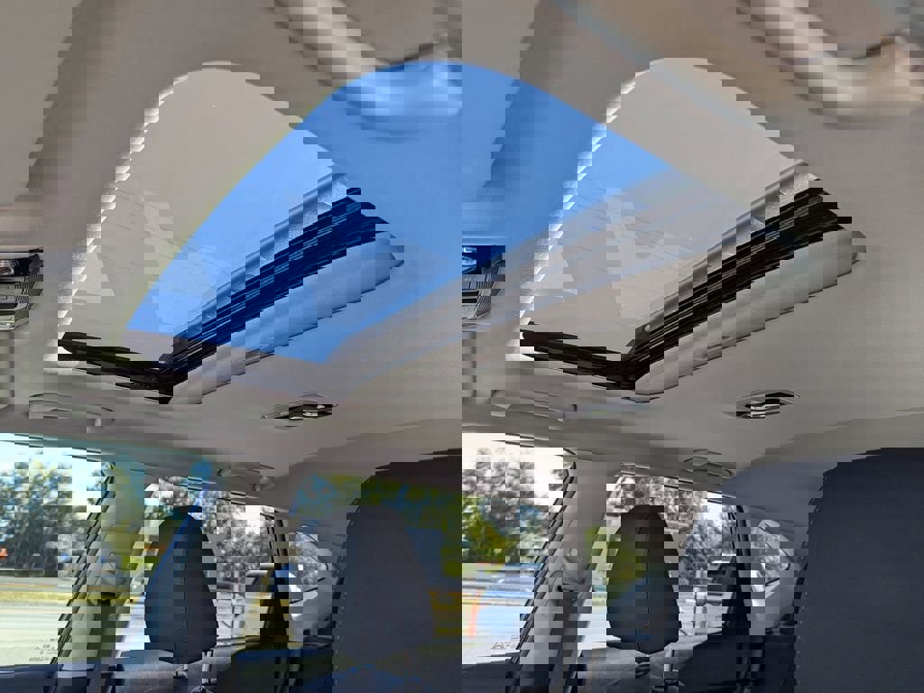 Certified 2021 Kia Seltos EX image 18