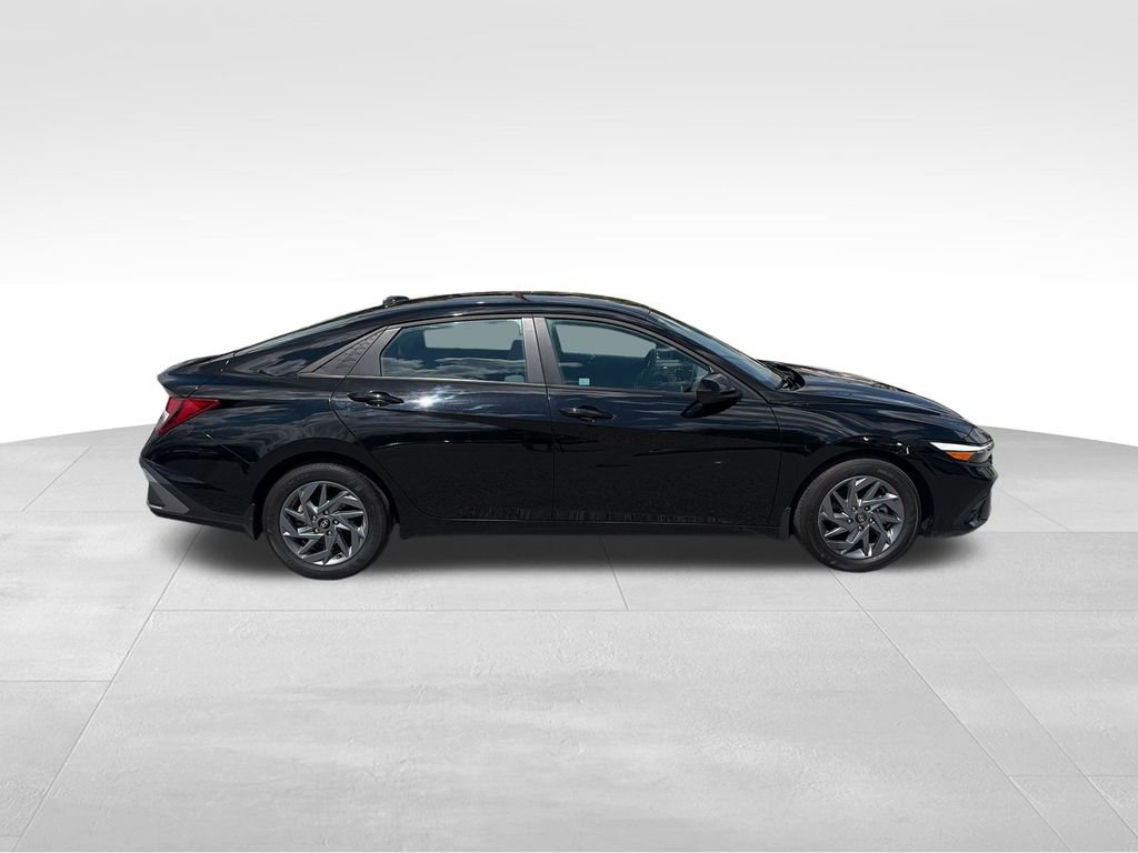 Used 2024 Hyundai Elantra SEL FWD image 7