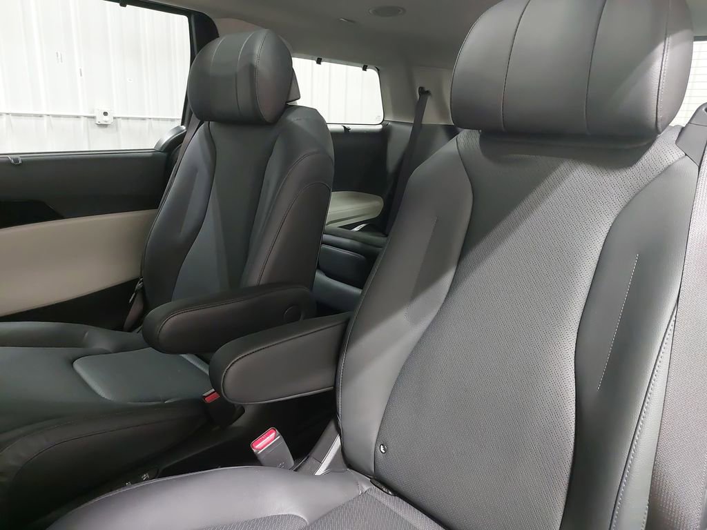 Used 2023 Kia Carnival SX Prestige image 15