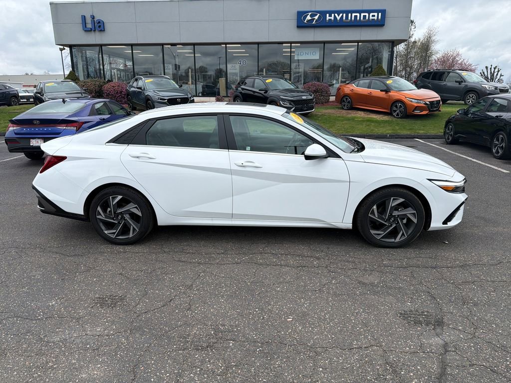 Used 2025 Hyundai Elantra SEL w/ Cargo Package FWD video 2
