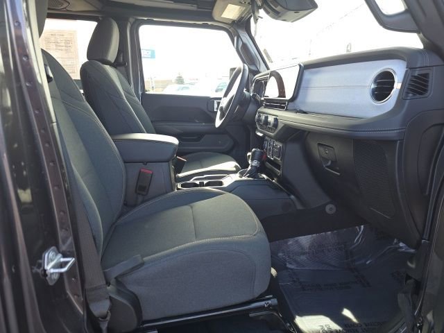 Used 2025 Jeep Wrangler Unlimited Sahara w/ Safety Group image 40