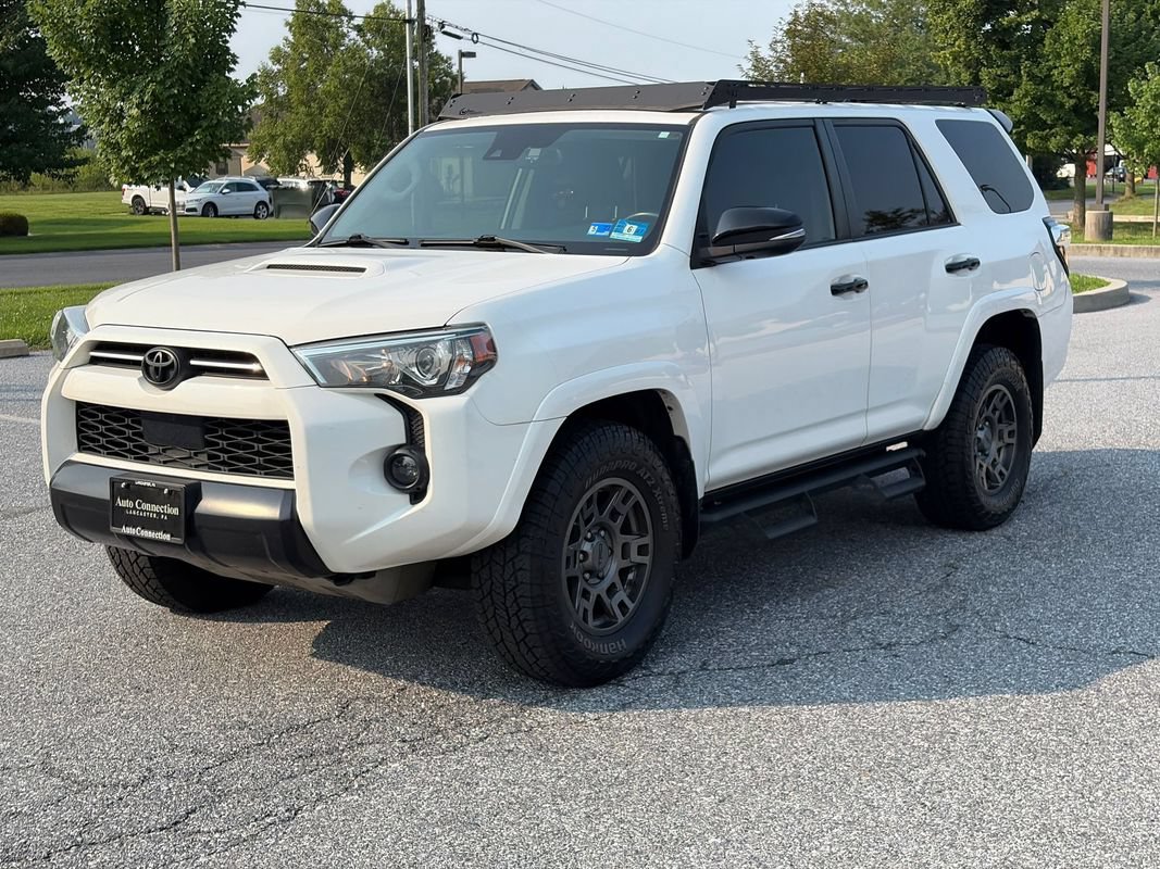Used 2020 Toyota 4Runner Venture w/ Moonroof Package AWD/4WD image 4