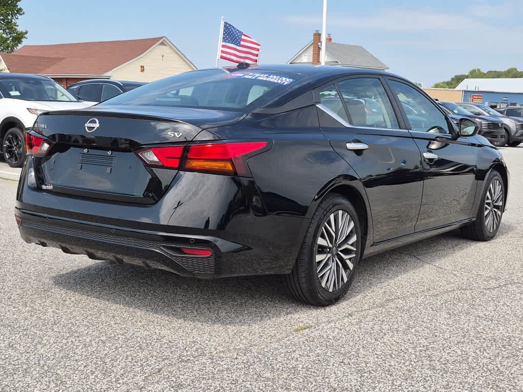 Used 2024 Nissan Altima 2.5 SV FWD image 3
