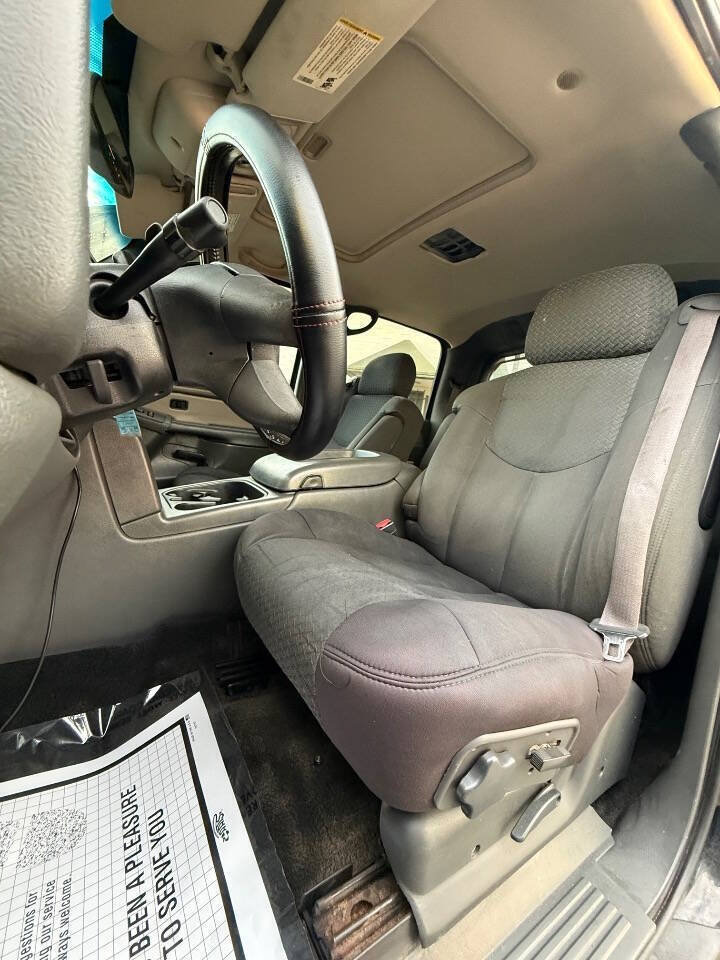 Used 2003 Chevrolet Avalanche 4x4 w/ The North Face Edition image 13