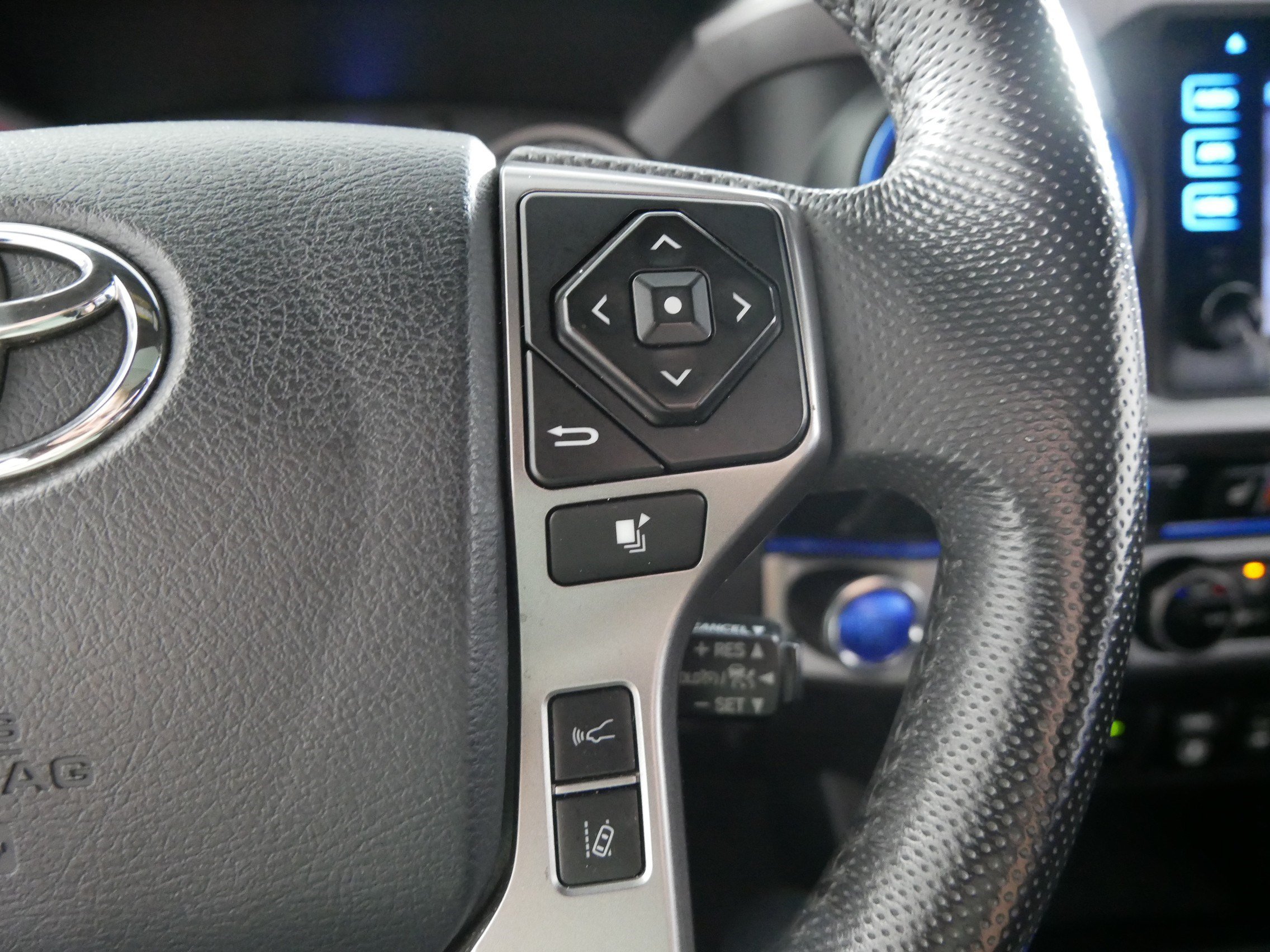 Used 2018 Toyota Tacoma Limited AWD/4WD image 28