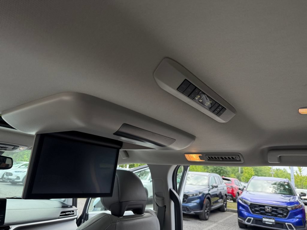 Used 2023 Toyota Sienna Limited AWD/4WD image 27