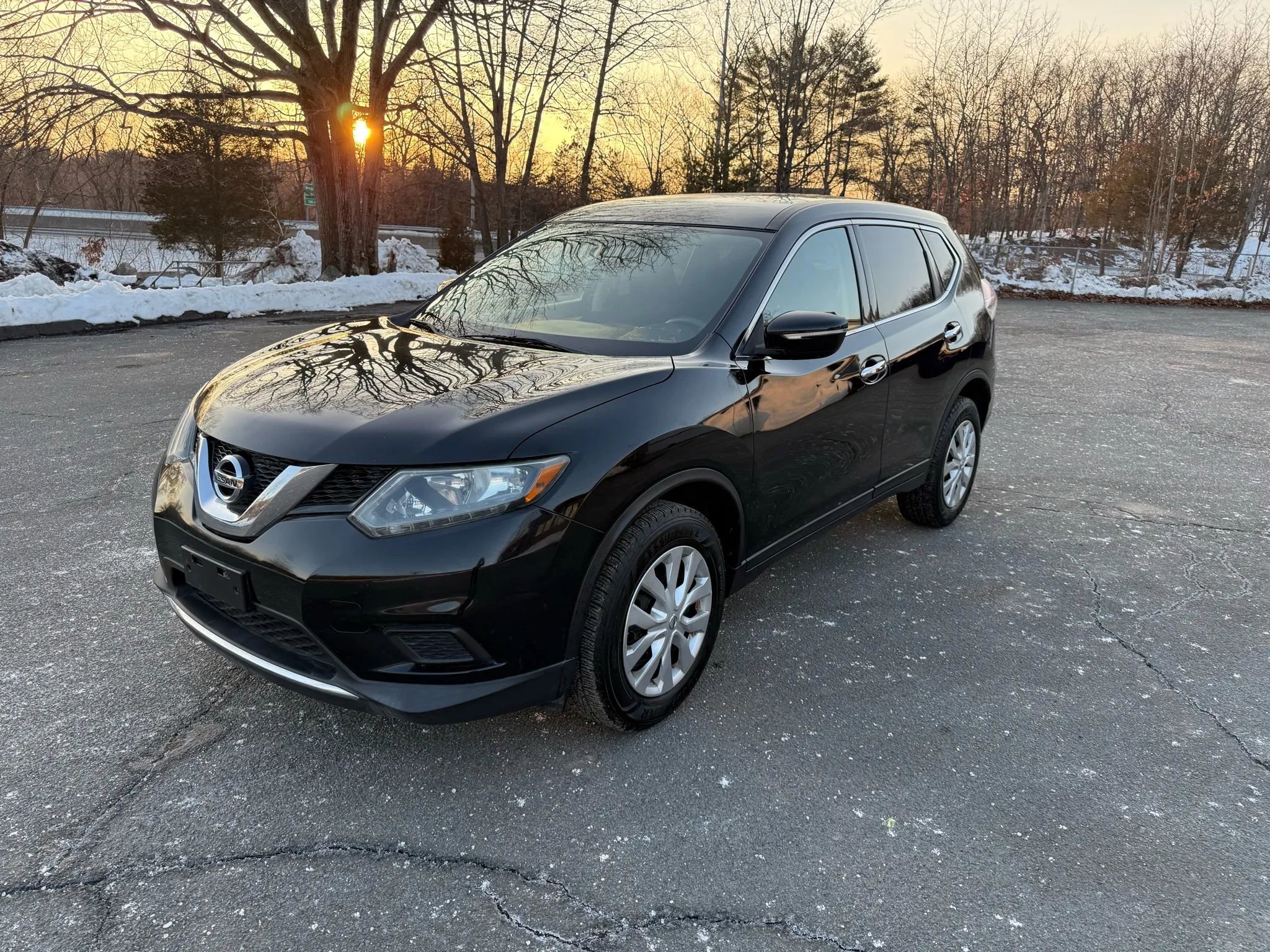 Used 2014 Nissan Rogue S image 1