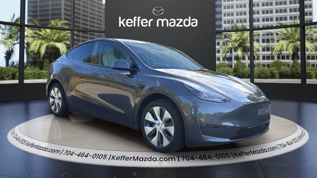 Used 2022 Tesla Model Y Long Range AWD/4WD image 1
