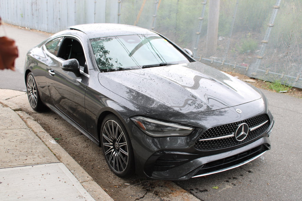 Used 2025 Mercedes-Benz CLE 300 4MATIC Coupe w/ AMG Line image 4