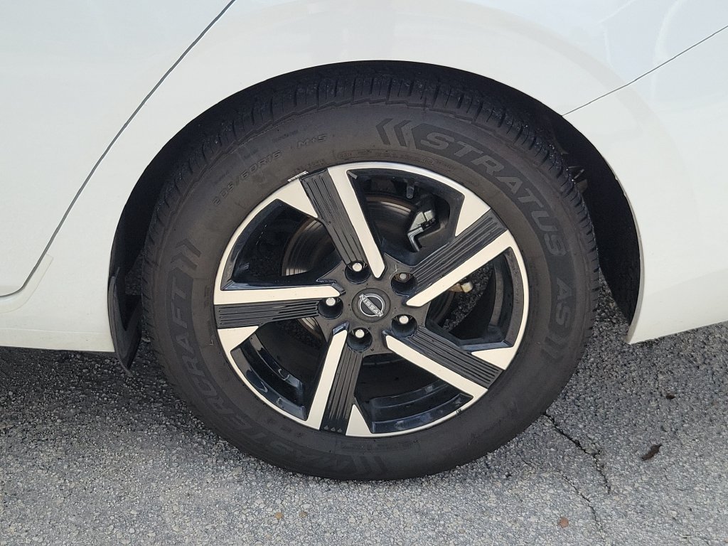 Used 2024 Nissan Sentra SV FWD image 12