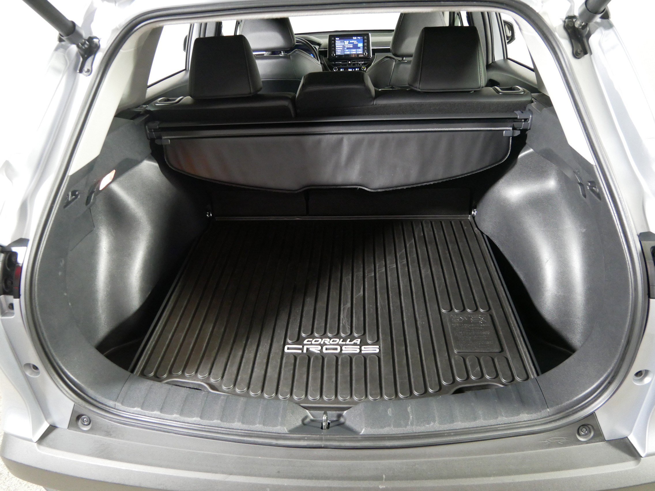 Used 2022 Toyota Corolla Cross XLE w/ Convenience Package image 18