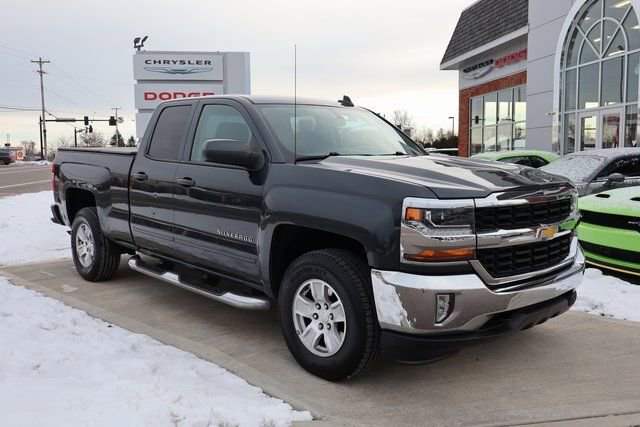 Used 2018 Chevrolet Silverado 1500 LT w/ All Star Edition image 2