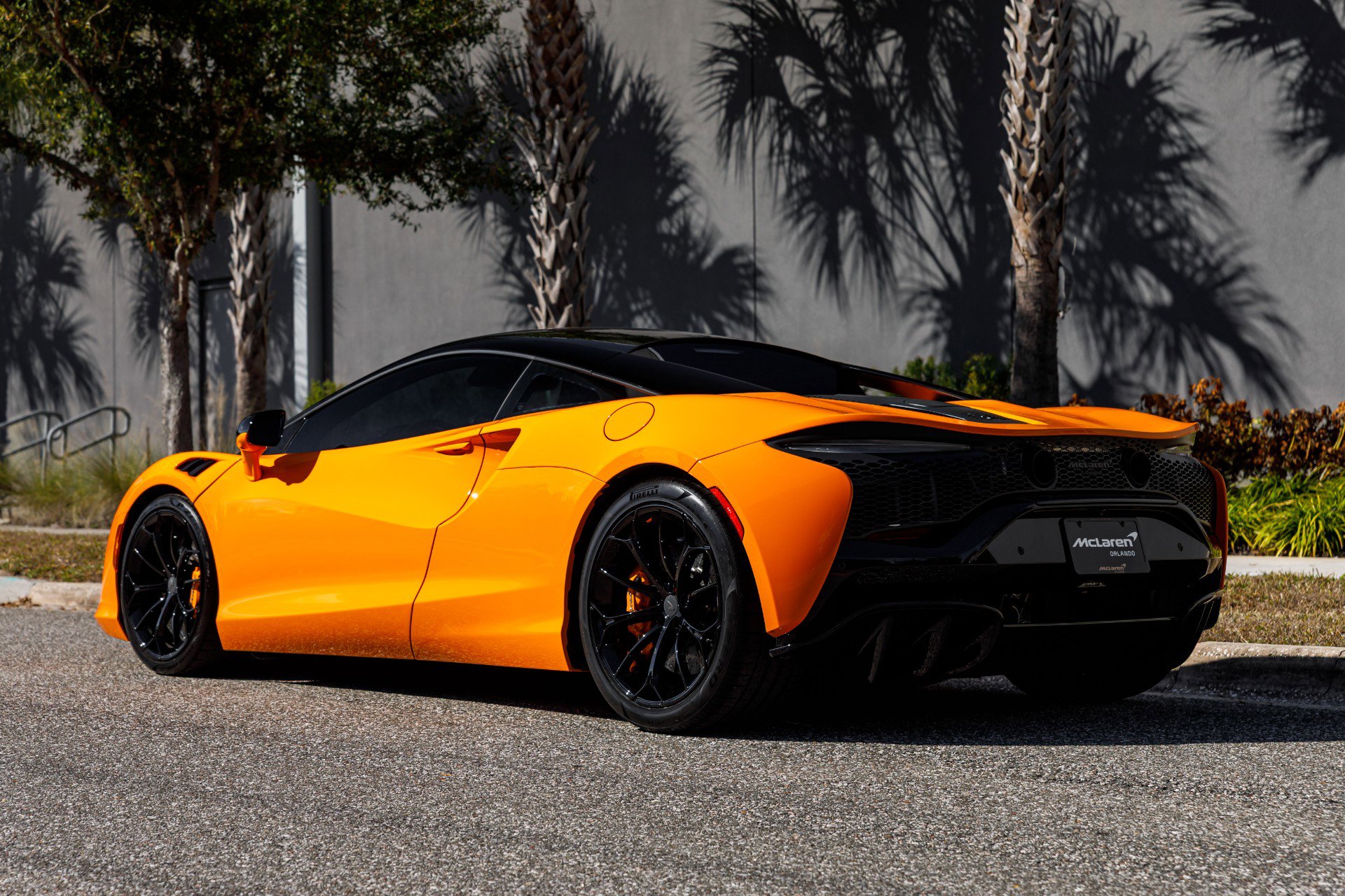 Used 2025 McLaren Artura image 23