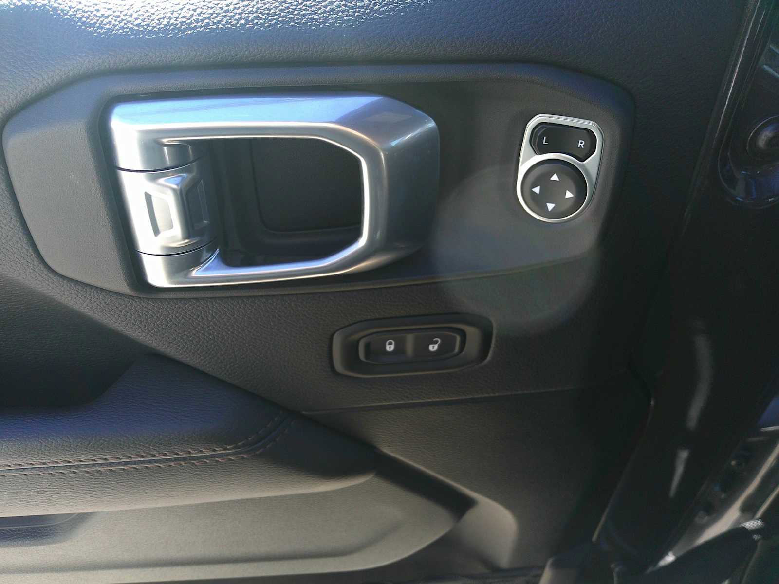 Used 2021 Jeep Wrangler Unlimited Rubicon w/ Trailer Tow Package image 18