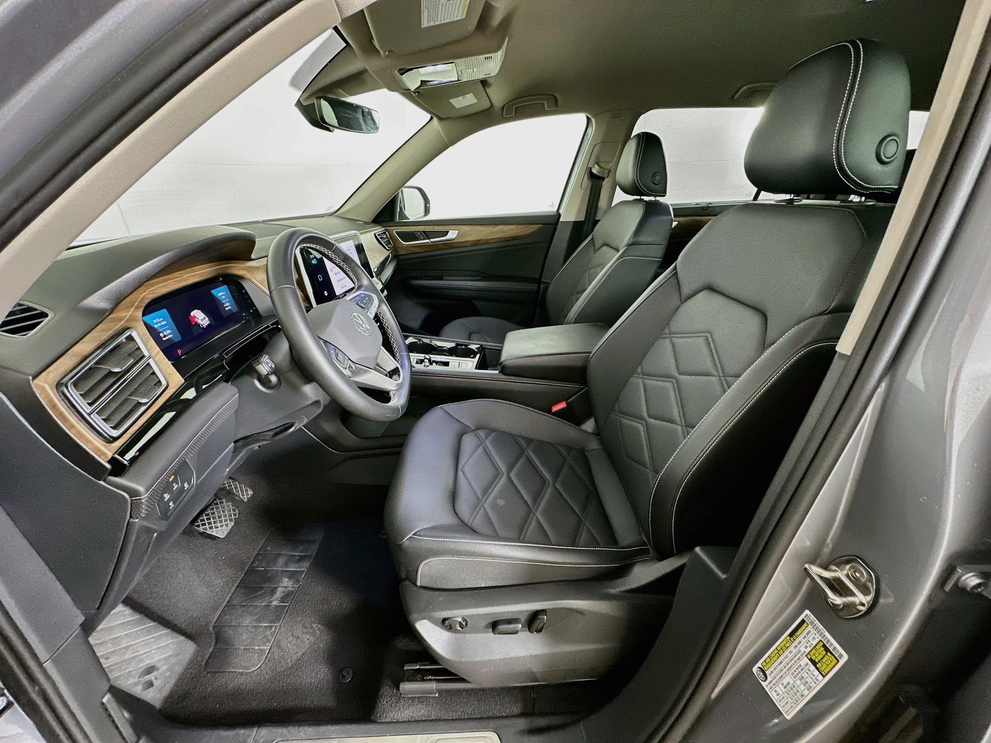 Used 2025 Volkswagen Atlas SE FWD image 13