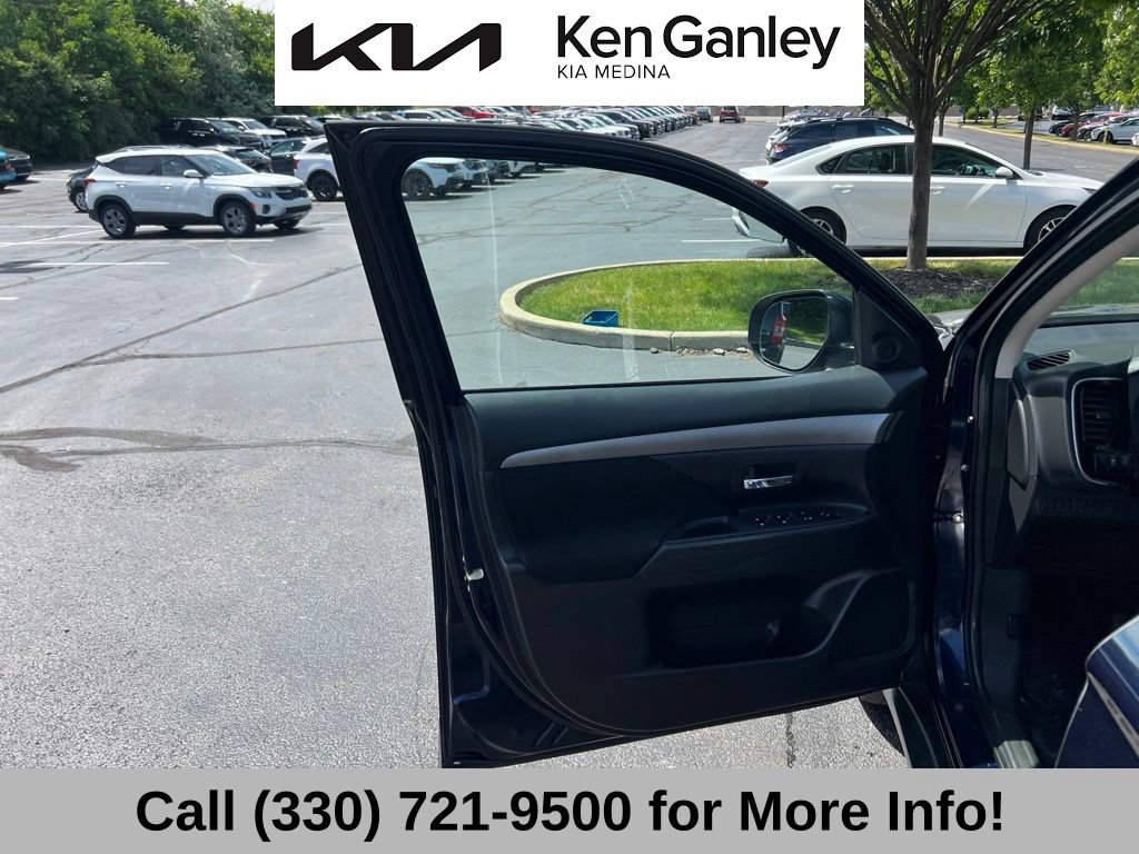 Used 2016 Mitsubishi Outlander SE AWD/4WD image 25