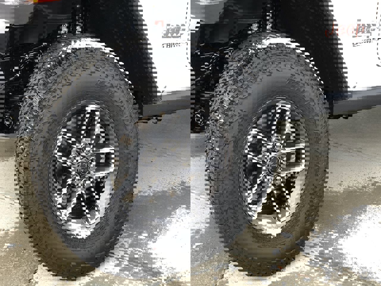 New 2026 Jeep Gladiator Mojave image 2