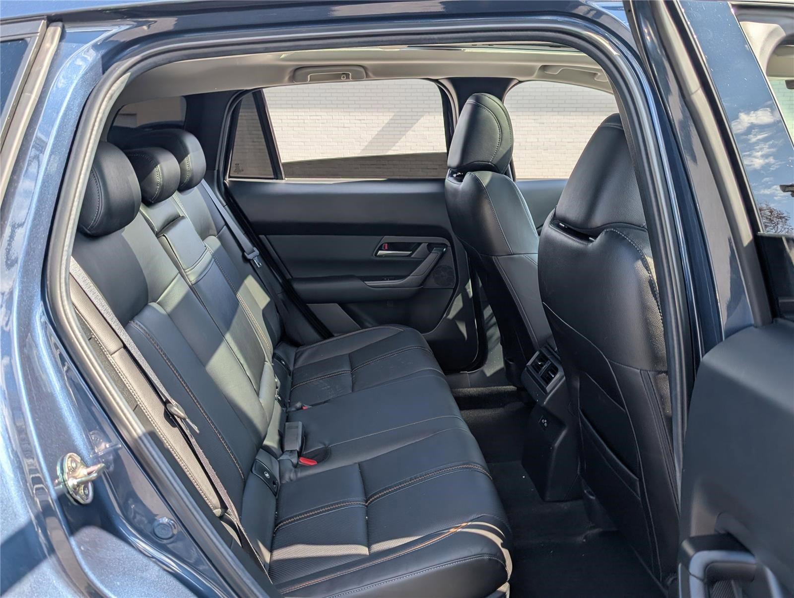 Used 2025 MAZDA CX-50 AWD 2.5 Hybrid w/ Premium Pkg image 12