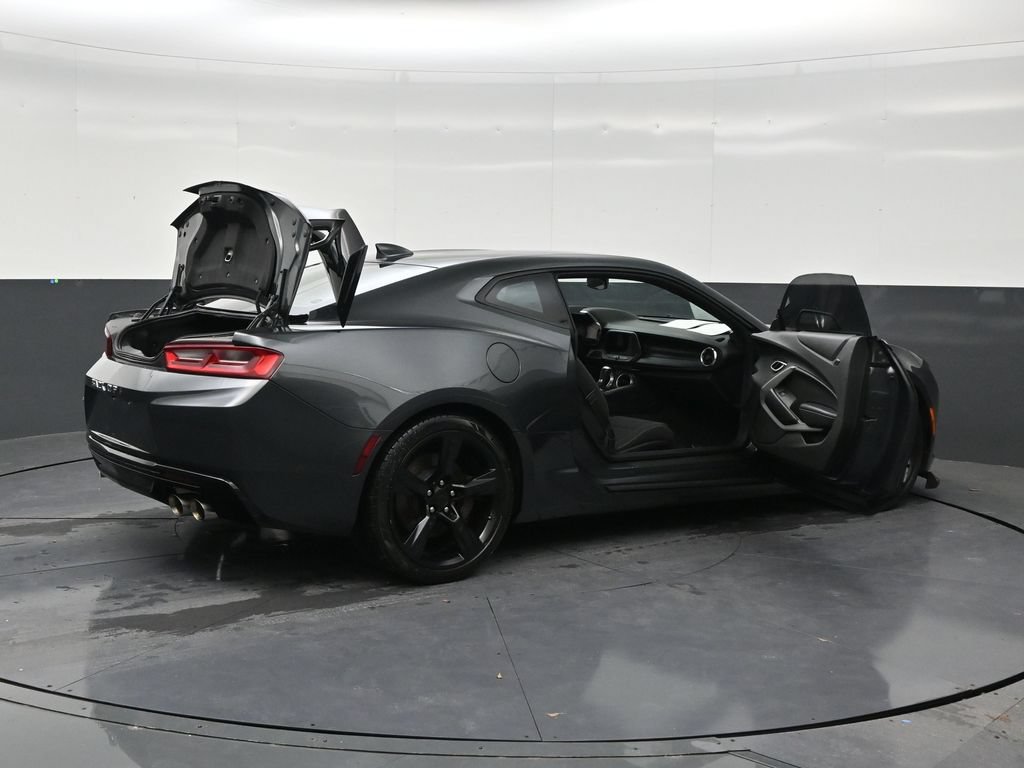 Used 2018 Chevrolet Camaro SS RWD image 28