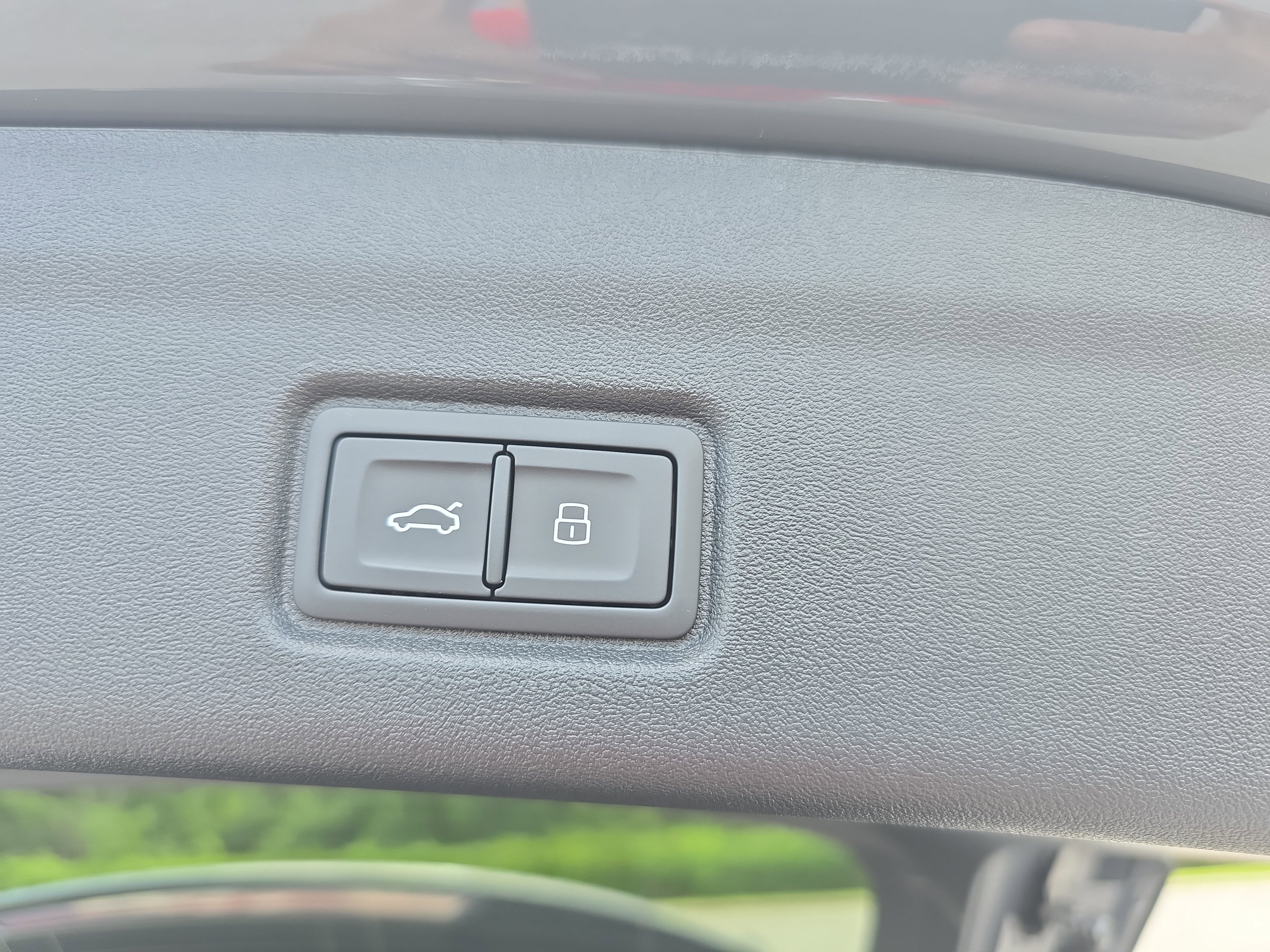 New 2025 Audi SQ6 e-tron Prestige image 12