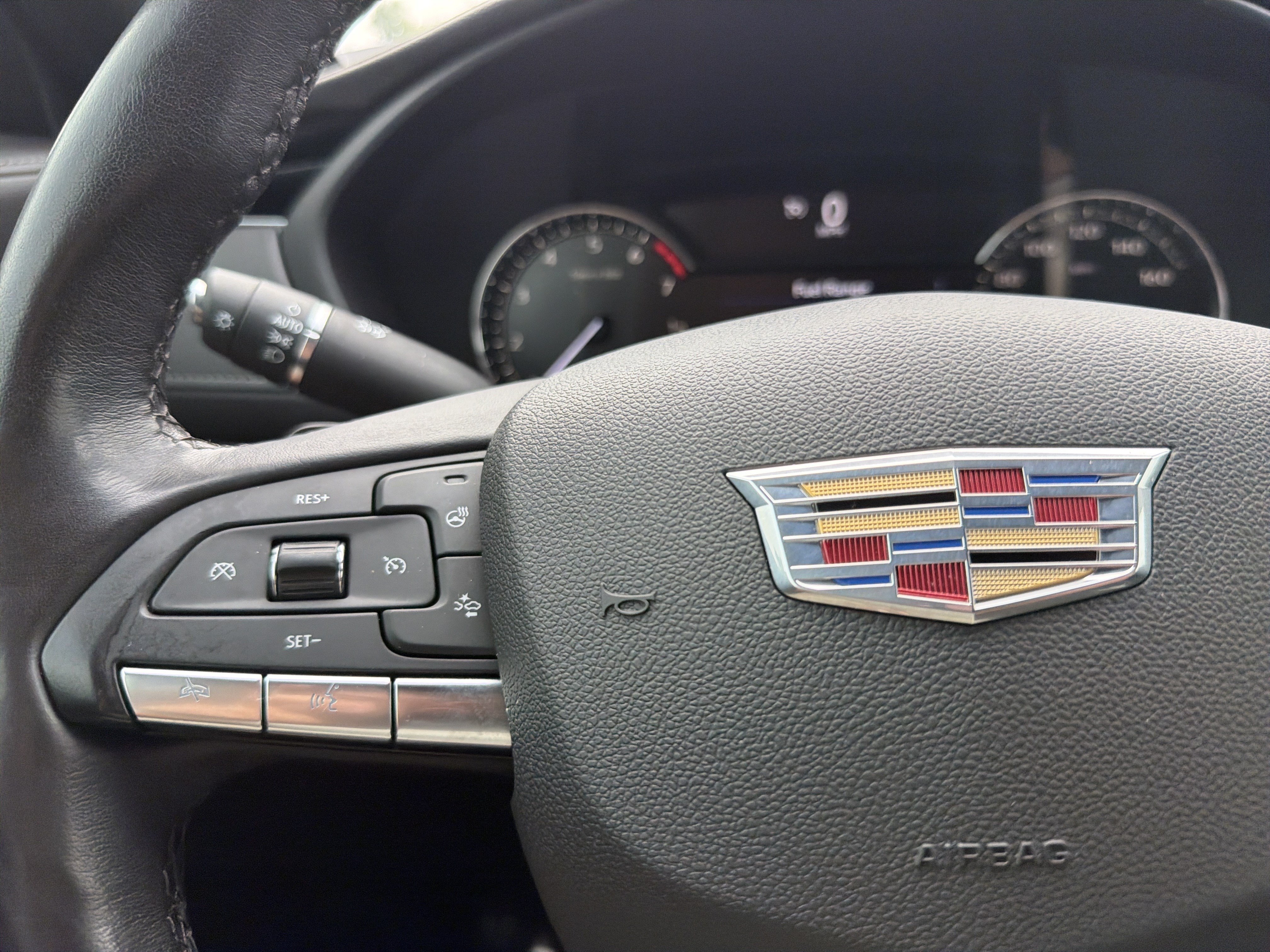 Used 2023 Cadillac XT4 Luxury w/ Cold Weather Package FWD image 29