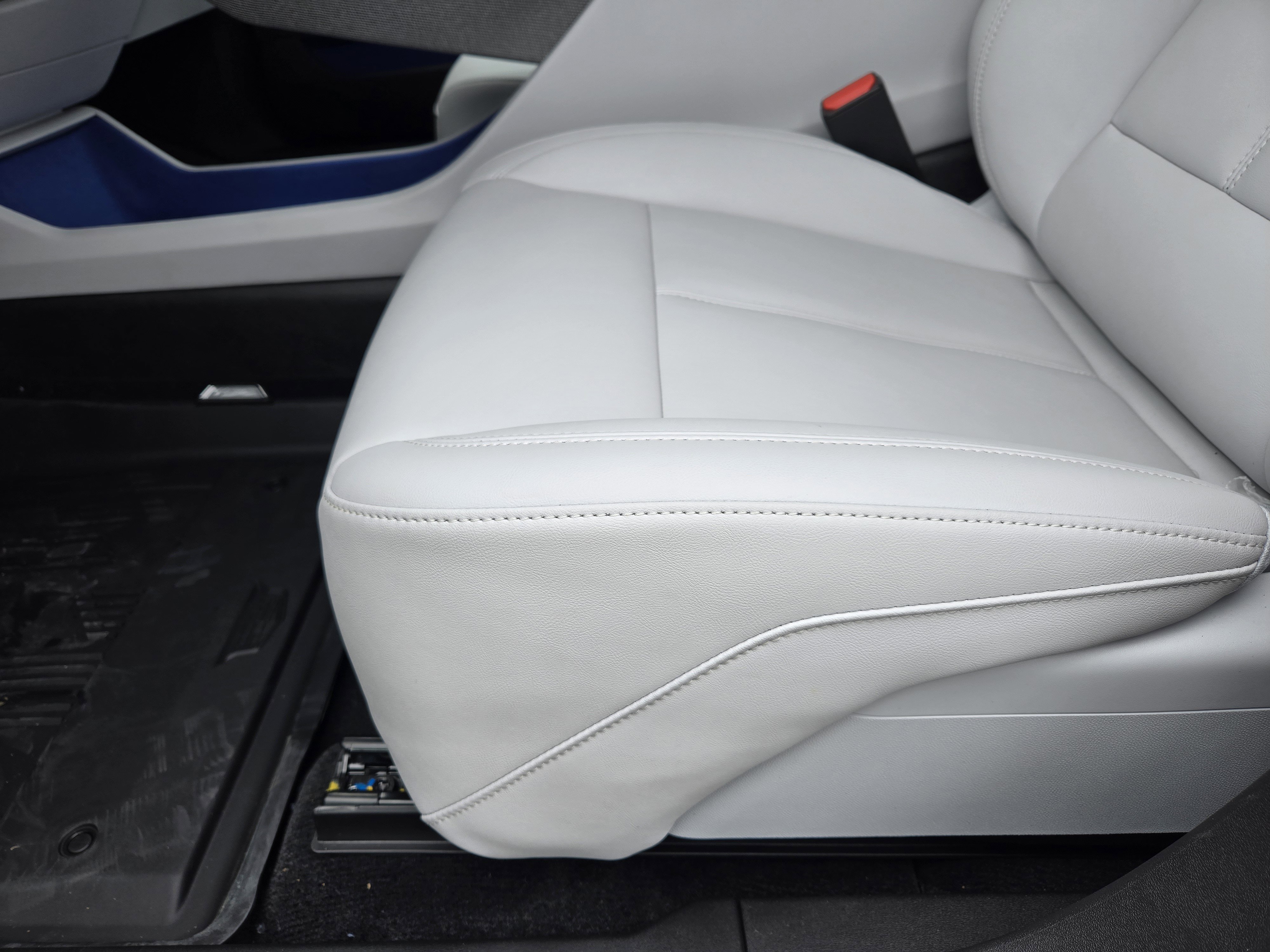 New 2025 Cadillac Optiq Luxury 1 w/ LPO, Floor Liner Package image 15