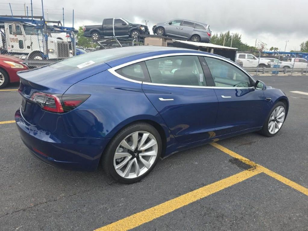 Used 2020 Tesla Model 3 Standard Range RWD image 4