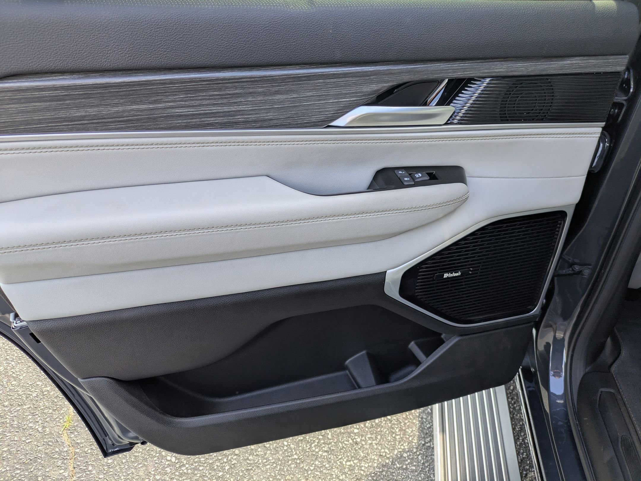 Certified 2024 Jeep Wagoneer Series III w/ Premium Group I image 29