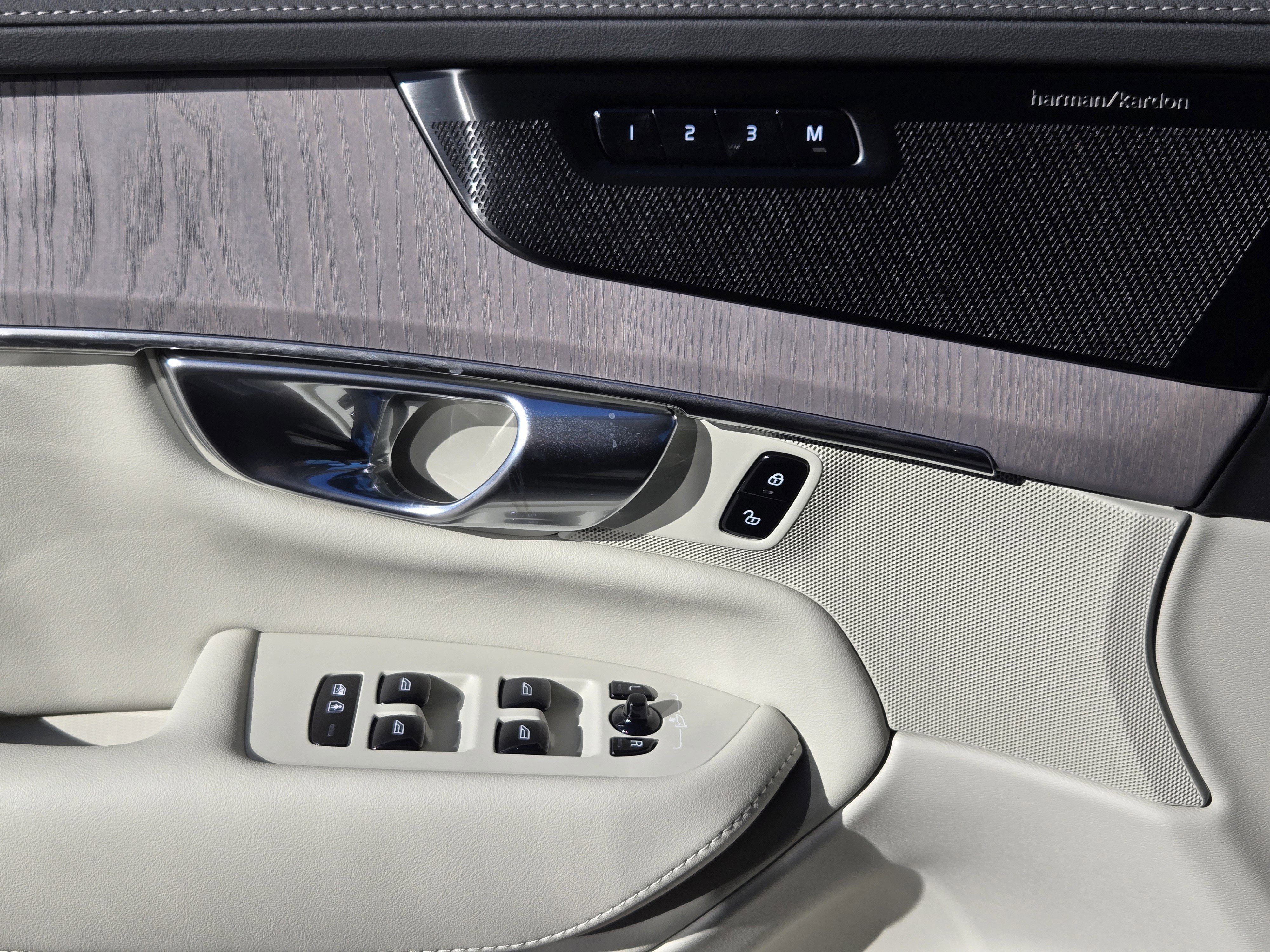 New 2026 Volvo XC90 B6 Ultra image 26