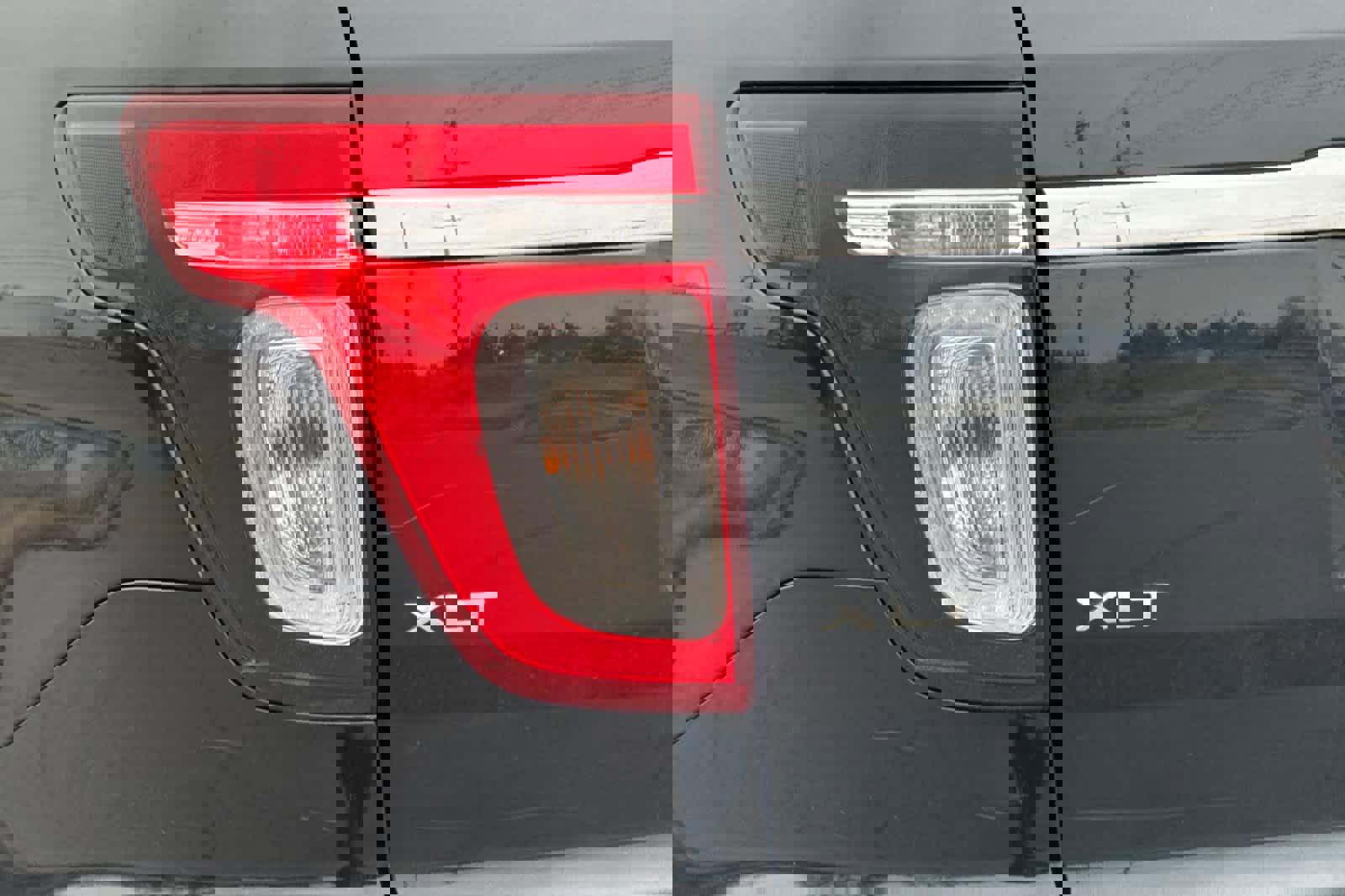 Used 2015 Ford Explorer XLT image 26