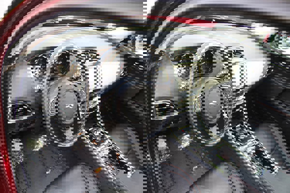 Used 2017 Jaguar XE Prestige image 19