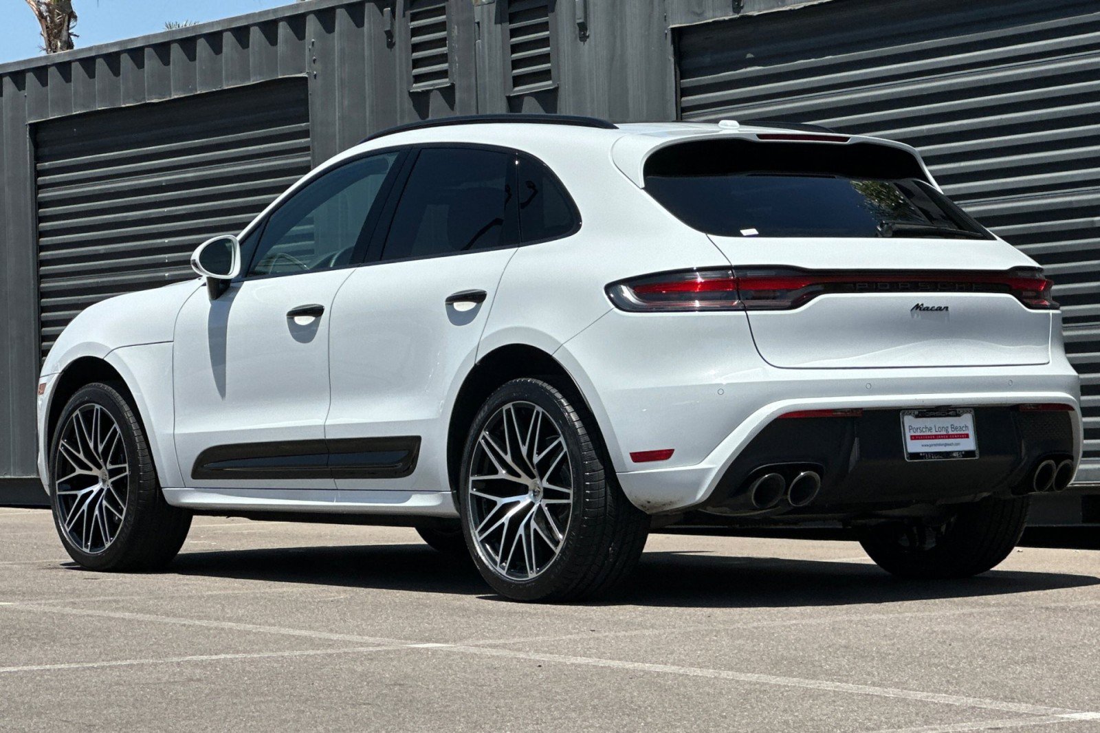 Certified 2022 Porsche Macan AWD/4WD image 3
