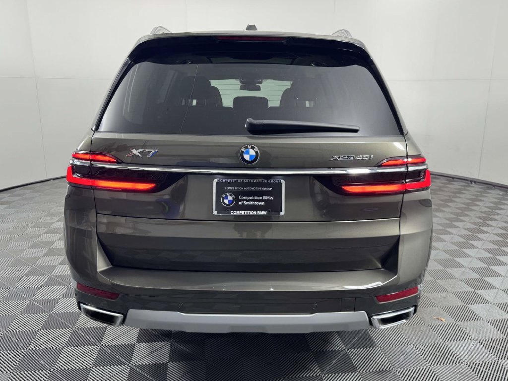 Used 2024 BMW X7 xDrive40i w/ Premium Package AWD/4WD image 9