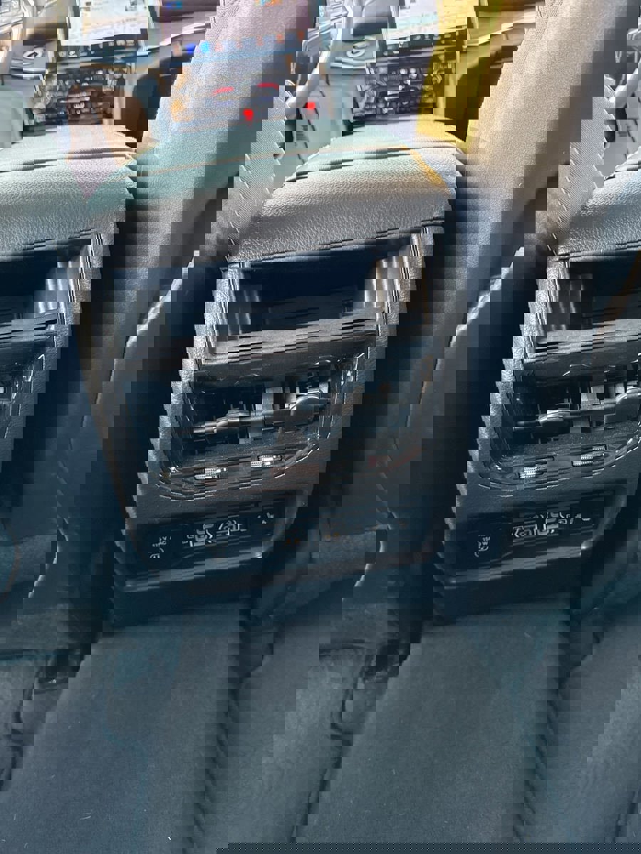 Used 2022 Jeep Grand Cherokee Limited w/ Luxury Tech Group II image 26