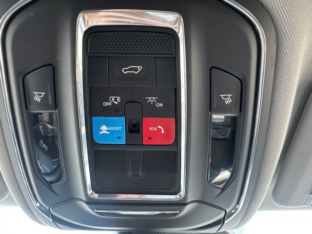 Used 2023 Jeep Grand Cherokee Limited w/ Black Appearance Package AWD/4WD image 47
