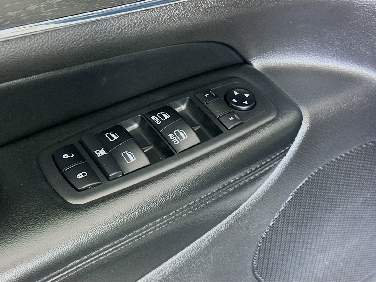 Used 2018 Jeep Grand Cherokee Limited RWD image 18